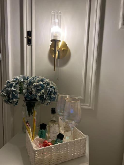 Victorian Stay In Ocean Village Σαουθάμπτον Εξωτερικό φωτογραφία